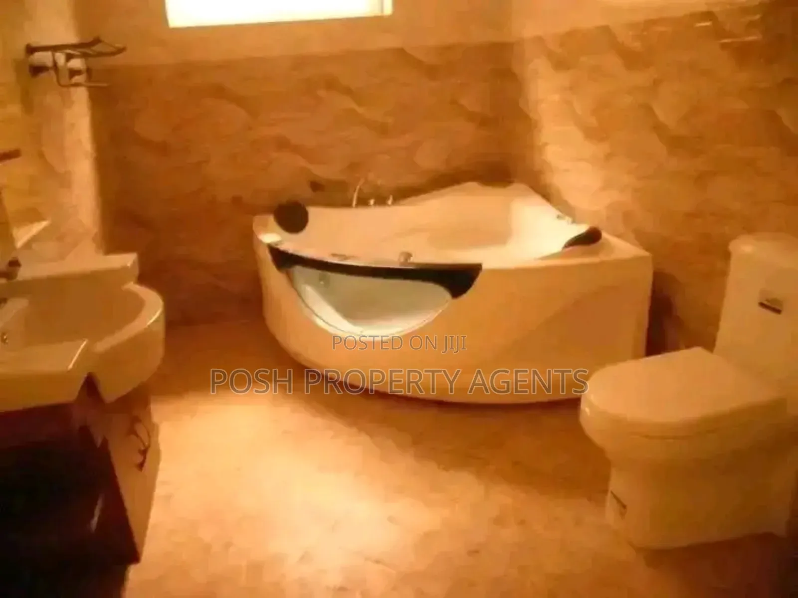 4bdrm Bungalow in Kitende Entebbe Road, Central Division for rent in Central Division