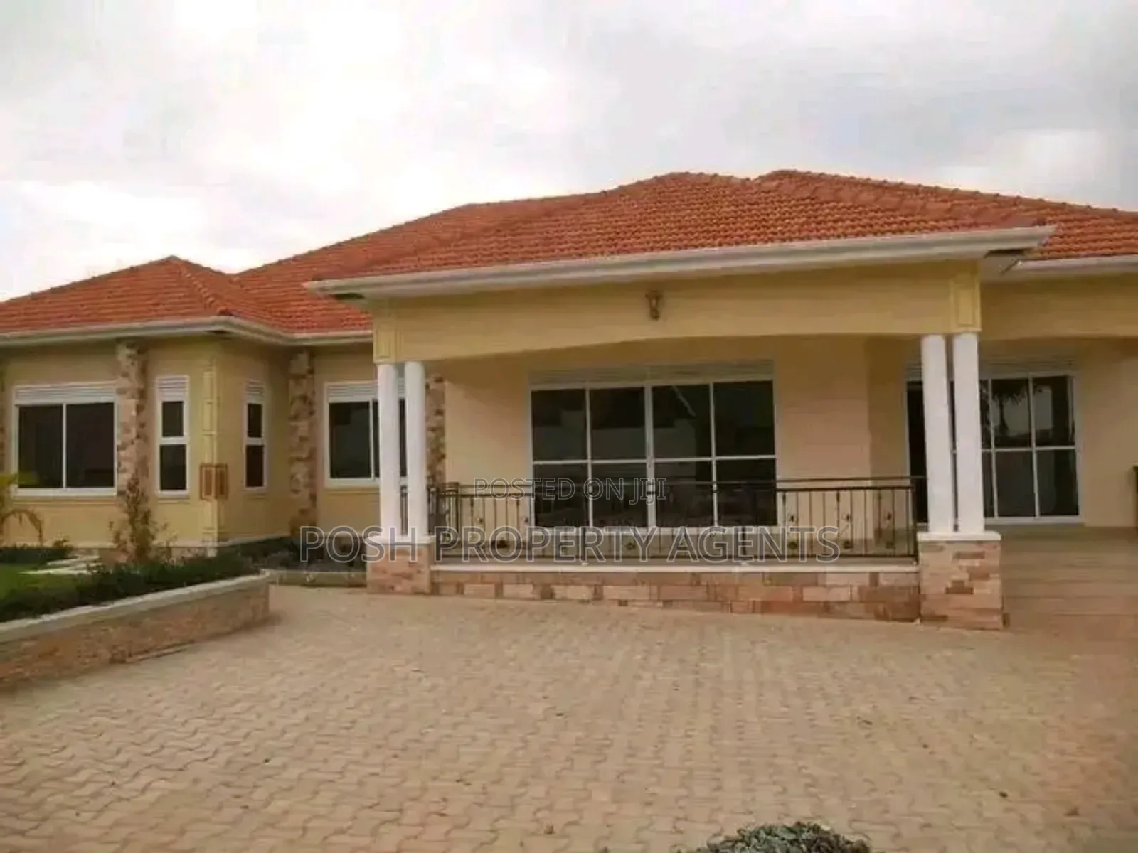 4bdrm Bungalow in Kitende Entebbe Road, Central Division for rent in Central Division