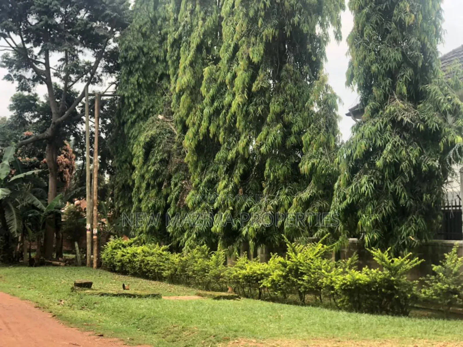 Furnished 6bdrm Townhouse/Terrace in Ntebe Town, Central Division in Central Division