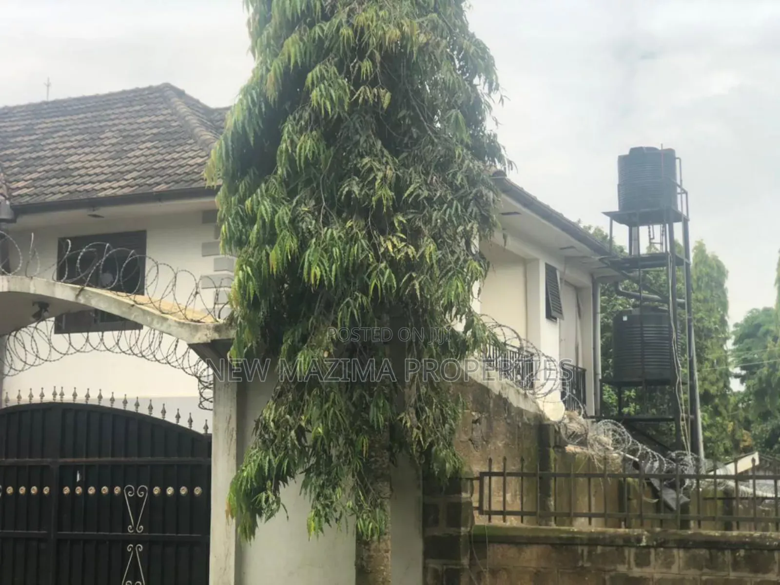 Furnished 6bdrm Townhouse/Terrace in Ntebe Town, Central Division in Central Division
