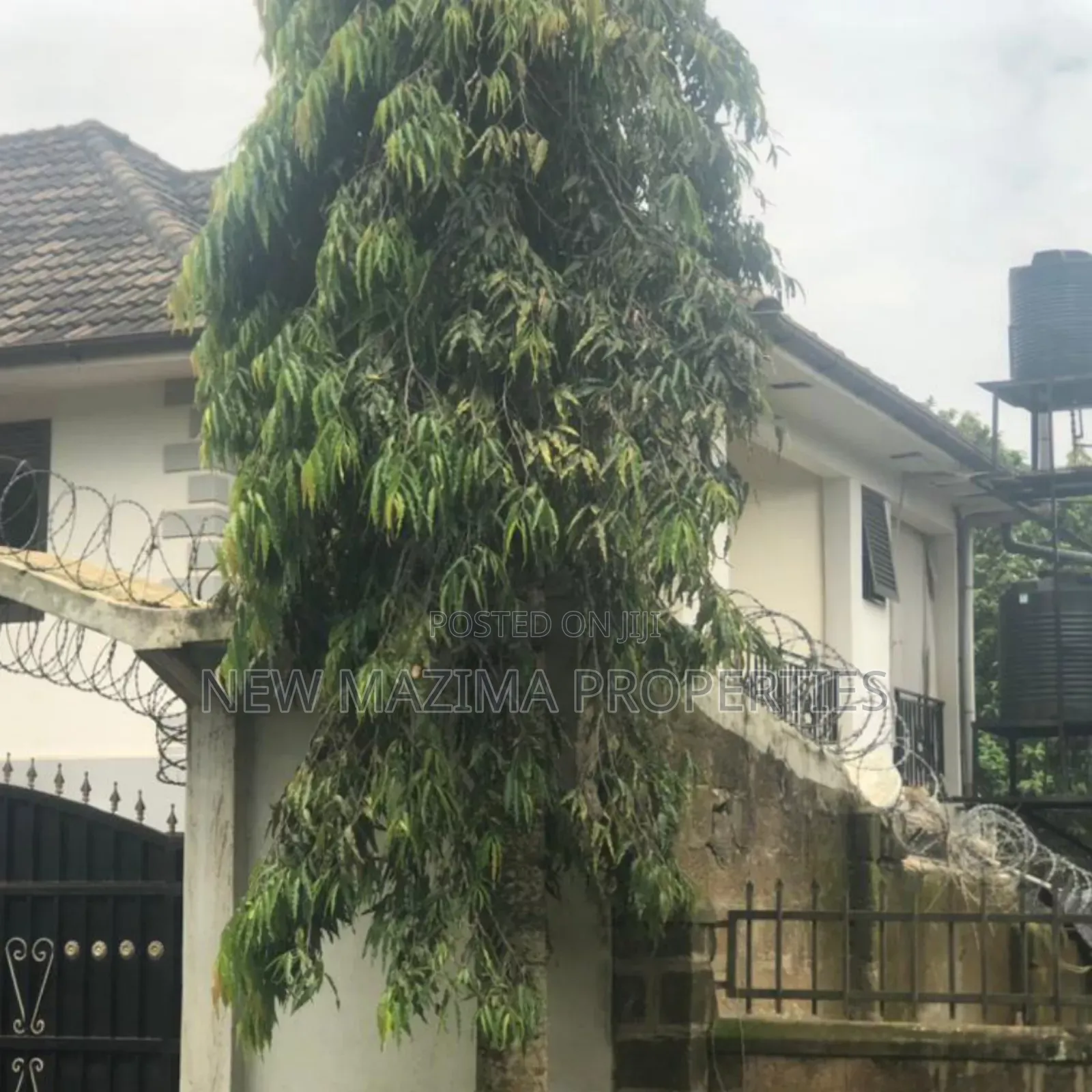 Furnished 6bdrm Townhouse/Terrace in Ntebe Town, Central Division in Central Division