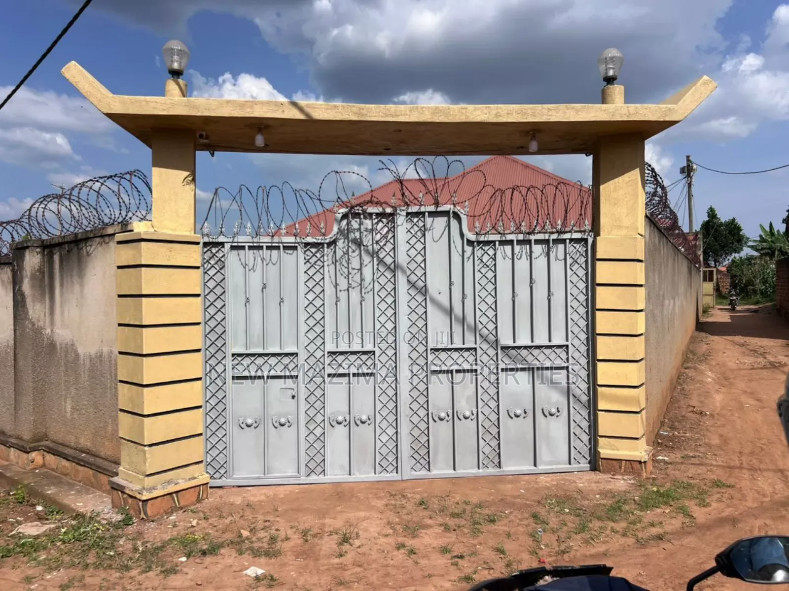 3bdrm Bungalow in Namugongo Seeta Rd, Central Division for sale in Central Division