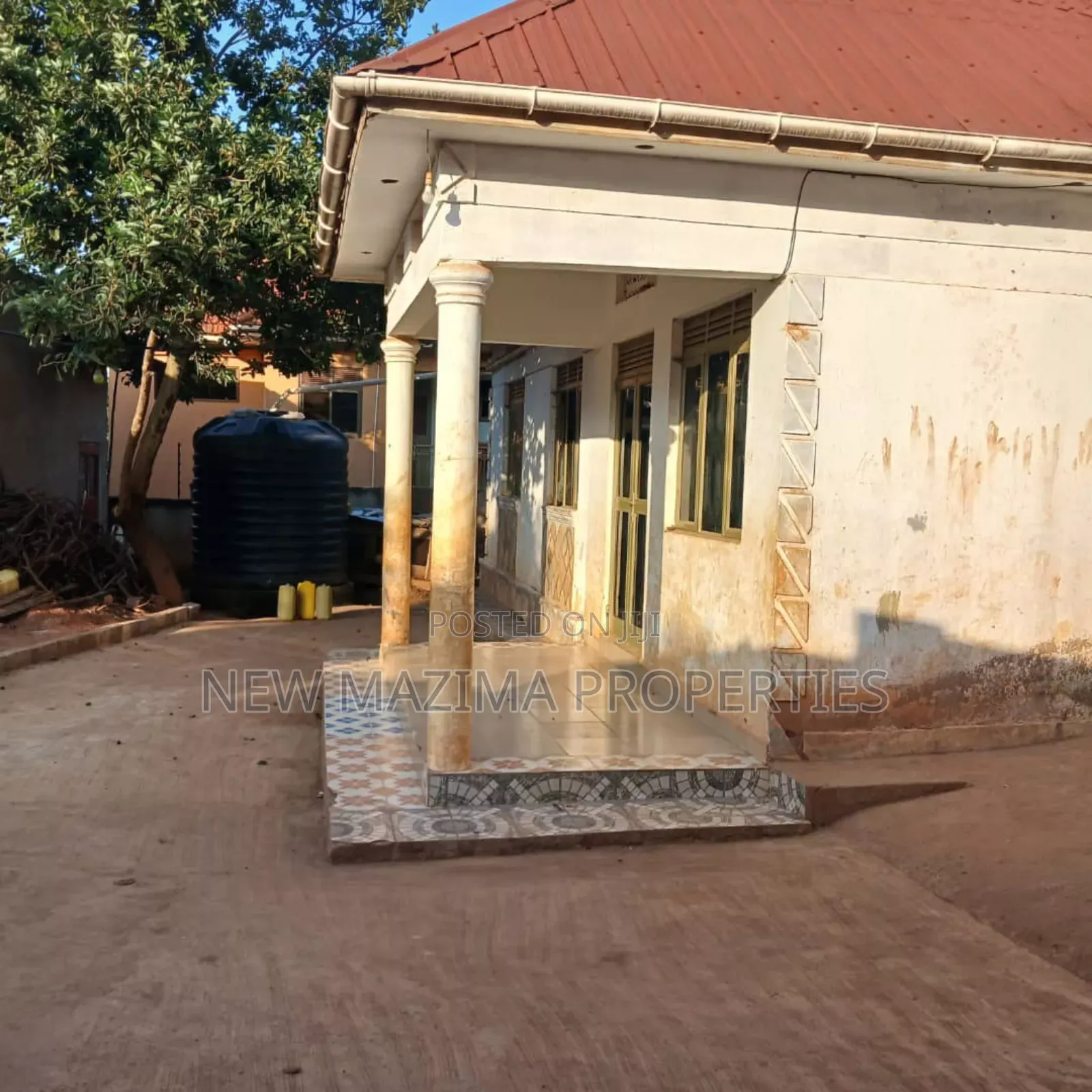13bdrm Bungalow in Bwebajja Ntebe Rd, Central Division for sale in Central Division