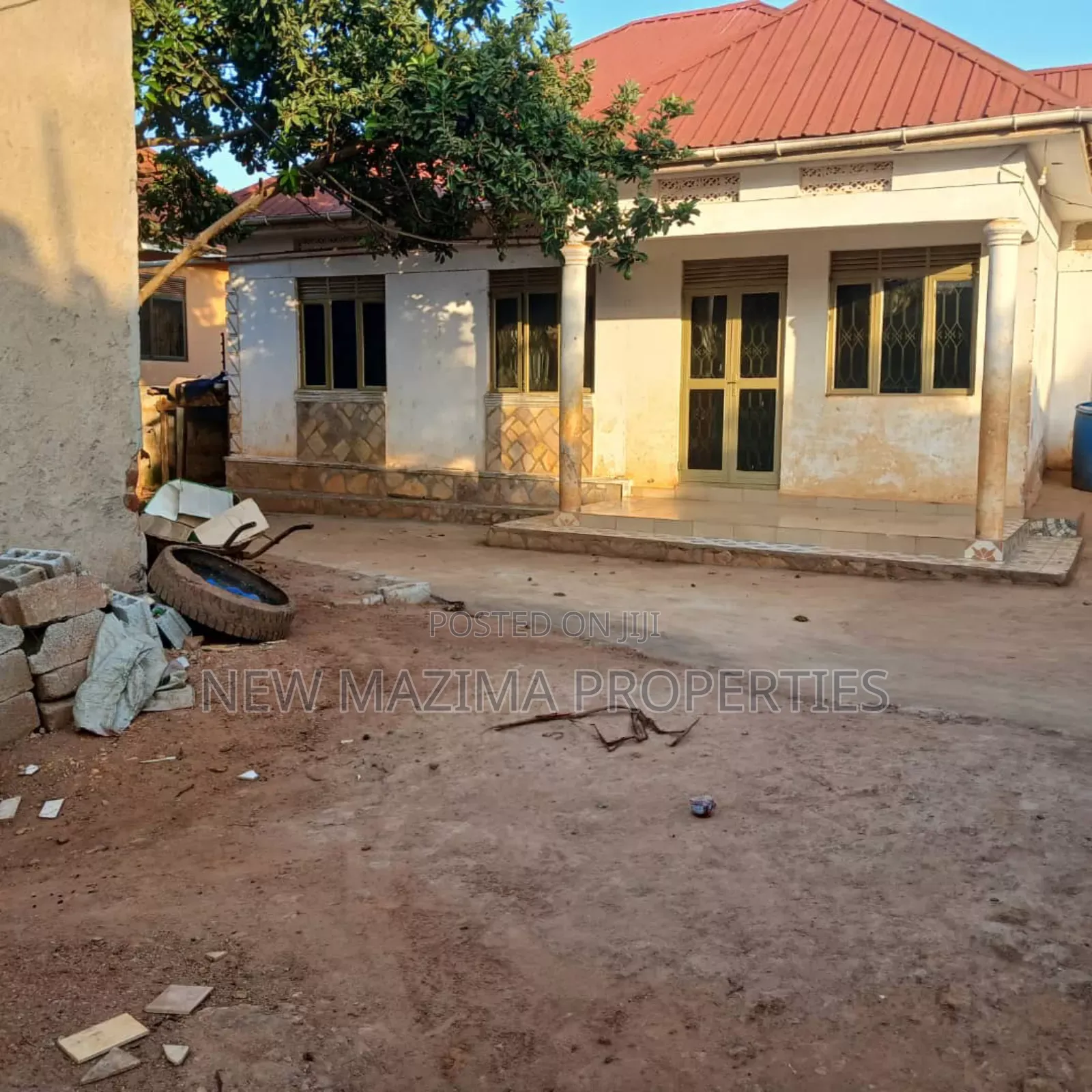 13bdrm Bungalow in Bwebajja Ntebe Rd, Central Division for sale in Central Division