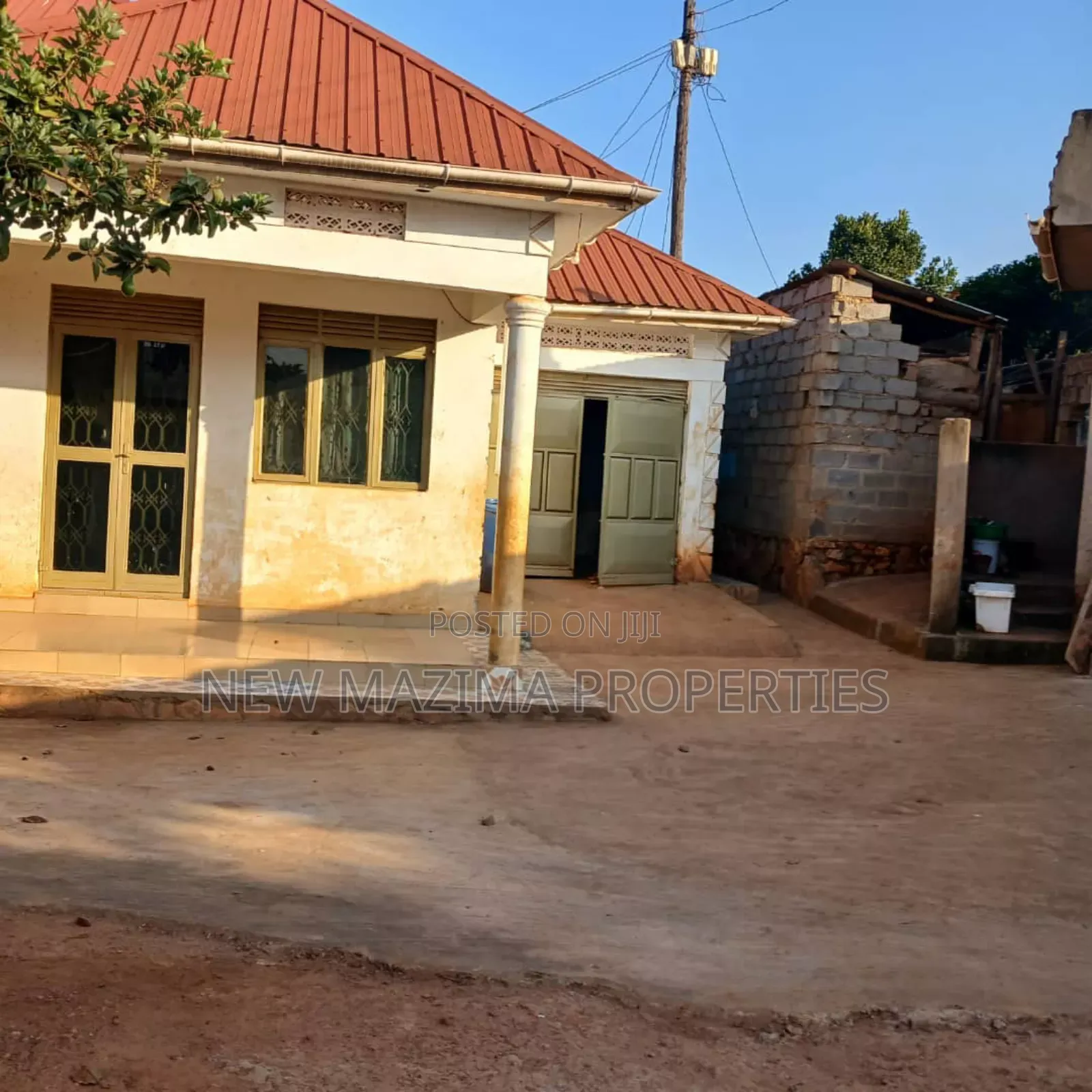 13bdrm Bungalow in Bwebajja Ntebe Rd, Central Division for sale in Central Division