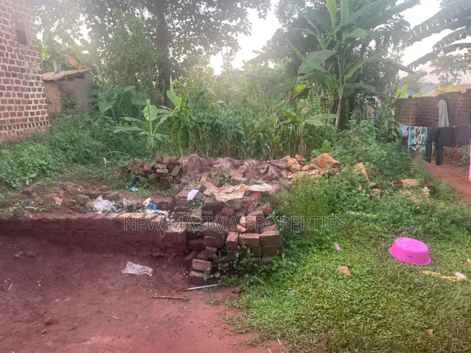 Very Hot Plot On Quicksale In Nsangi Maya Town Near Tarmac Rd in Central Division