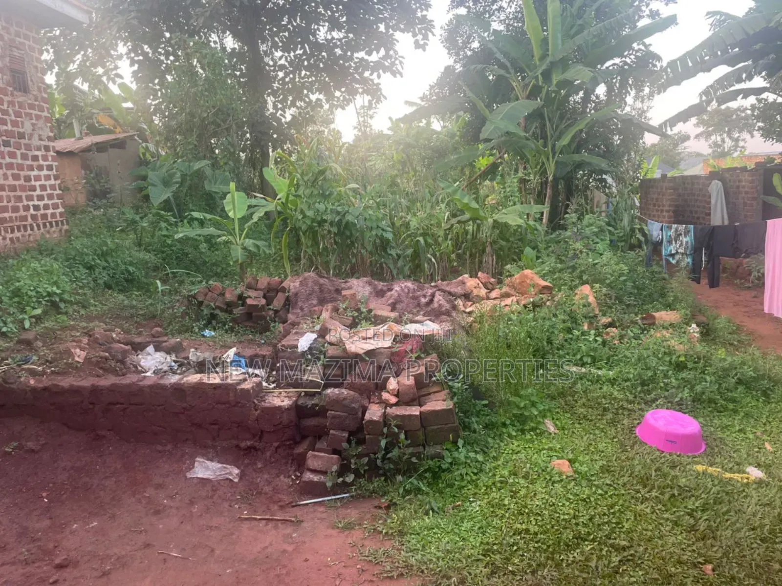 Very Hot Plot On Quicksale In Nsangi Maya Town Near Tarmac Rd in Central Division