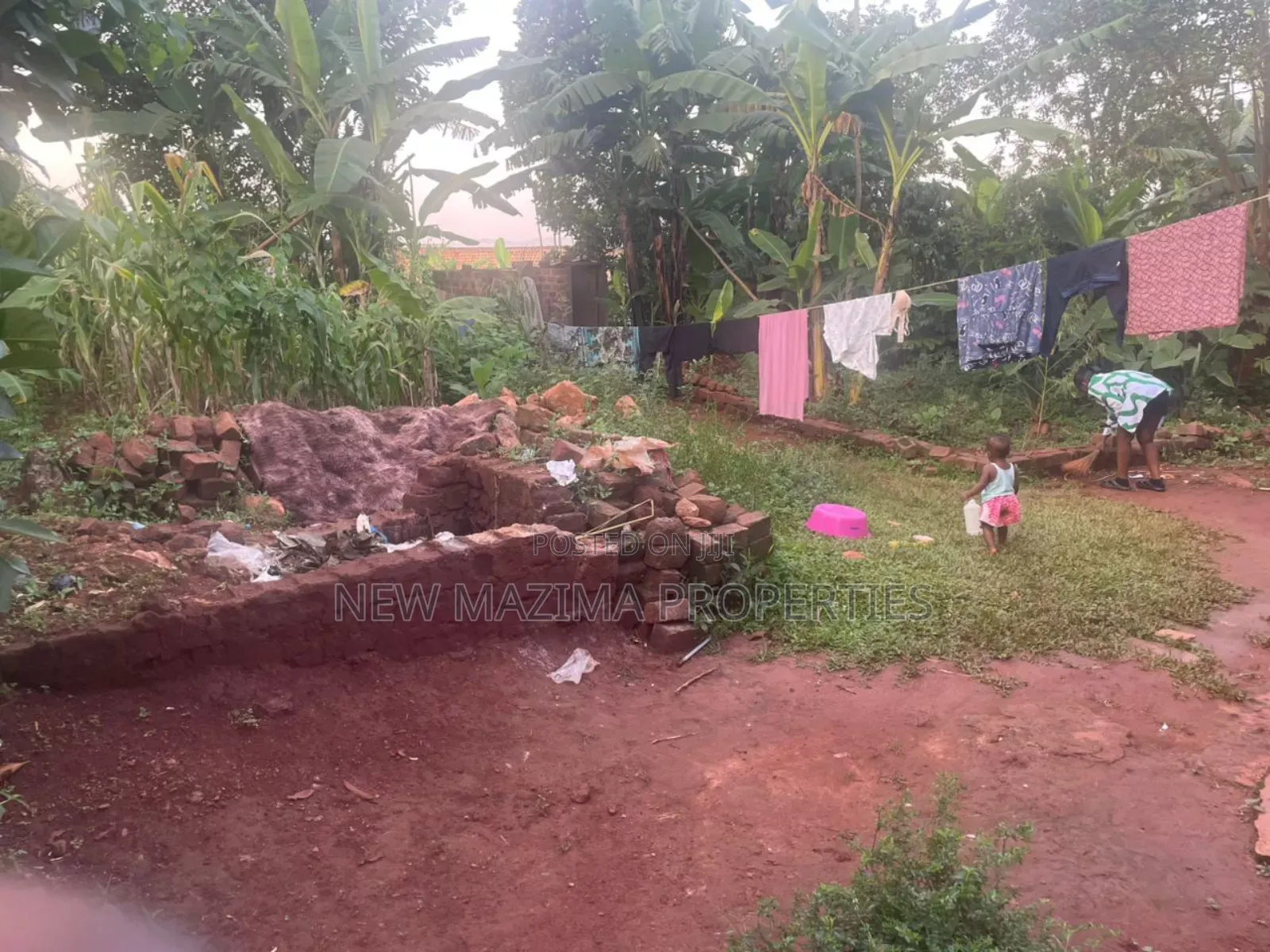 Very Hot Plot On Quicksale In Nsangi Maya Town Near Tarmac Rd in Central Division