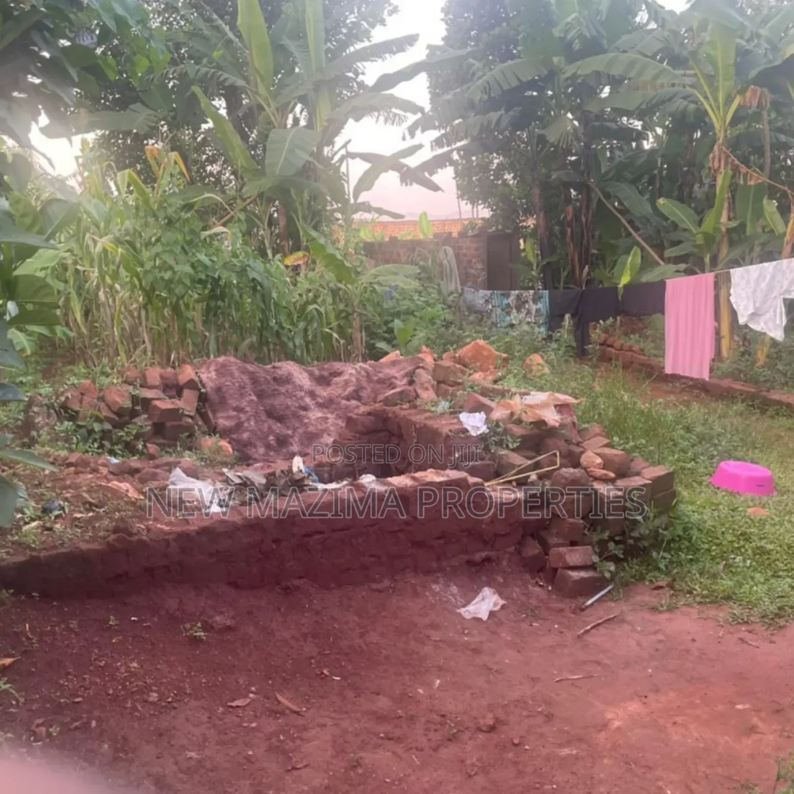 Very Hot Plot On Quicksale In Nsangi Maya Town Near Tarmac Rd in Central Division