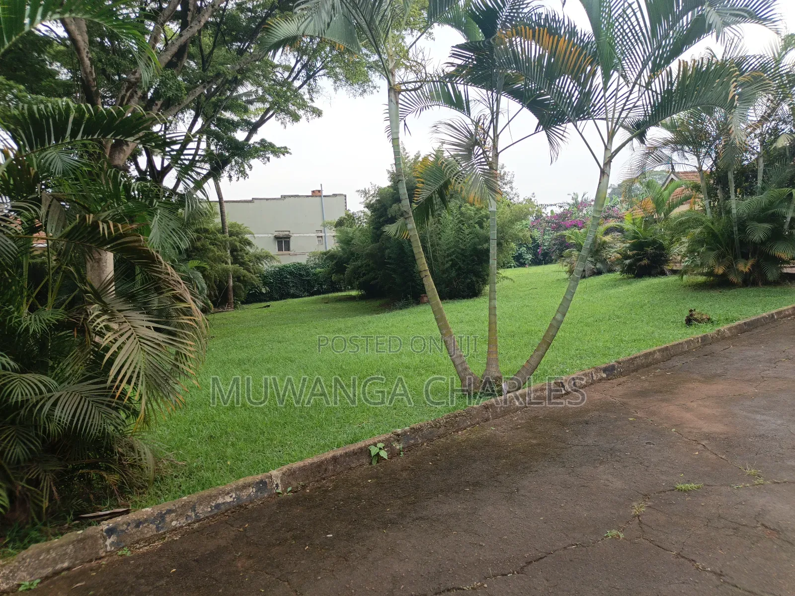 1acre on Quick Sale in Kololo in Central Division