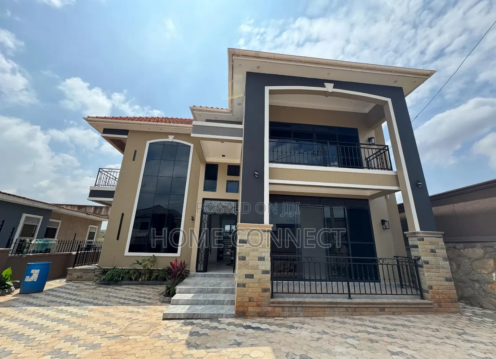 5bdrm Duplex in Komamboga, Central Division for sale in Central Division