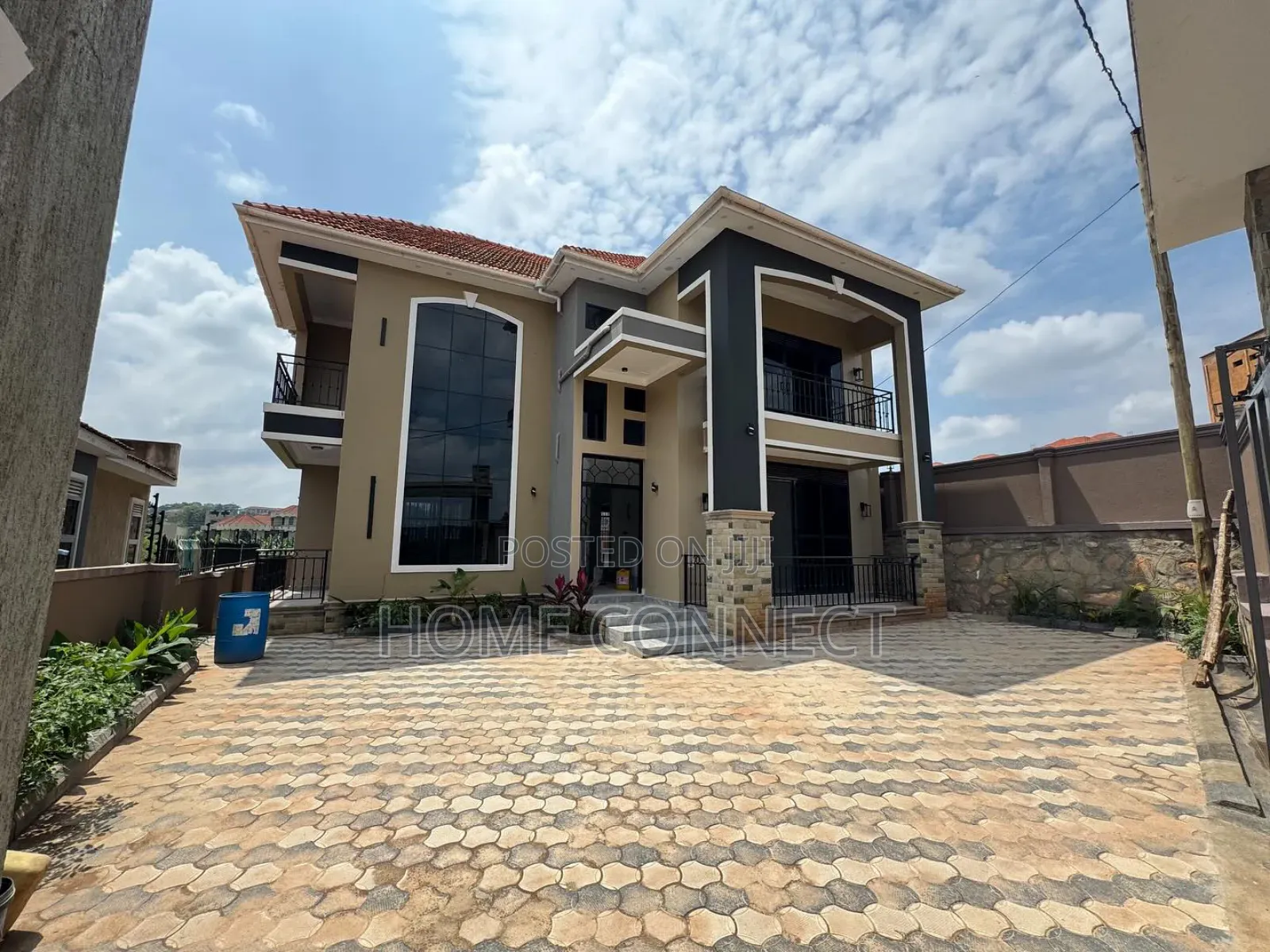 5bdrm Duplex in Komamboga, Central Division for sale in Central Division