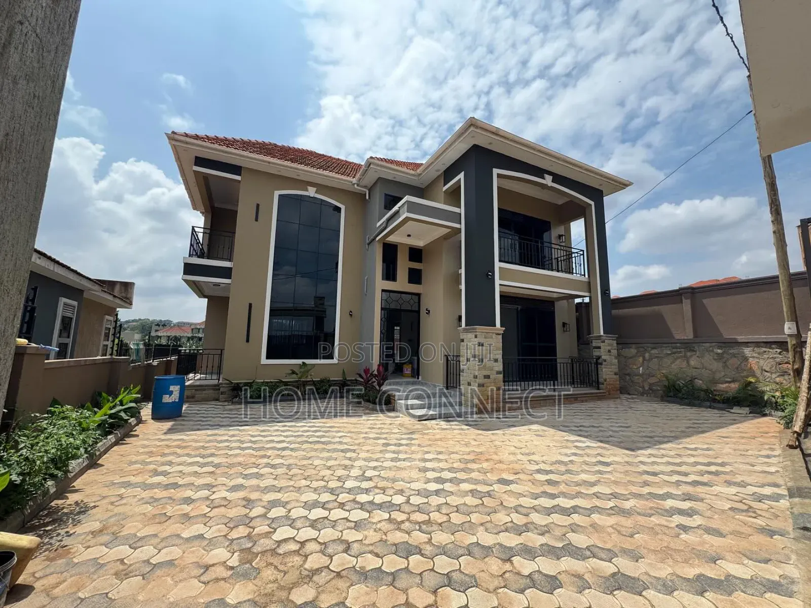 5bdrm Duplex in Komamboga, Central Division for sale in Central Division