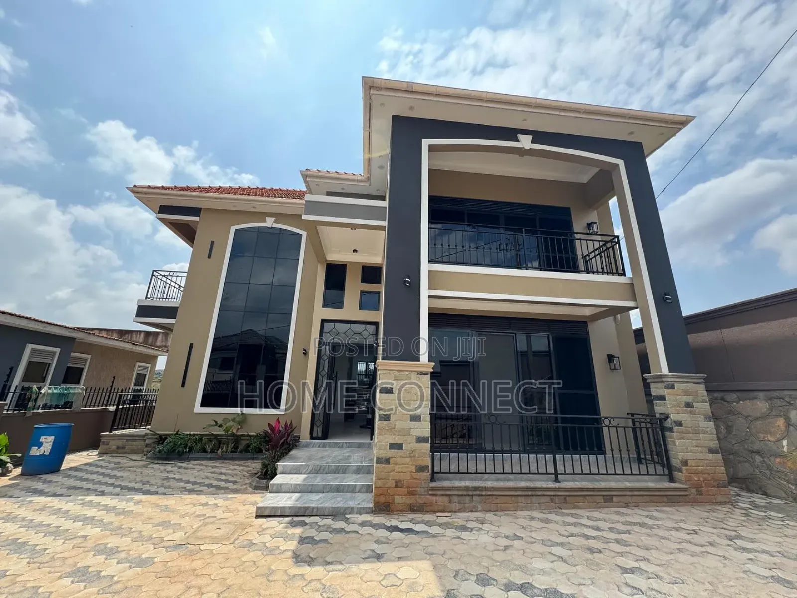 5bdrm Duplex in Komamboga, Central Division for sale in Central Division