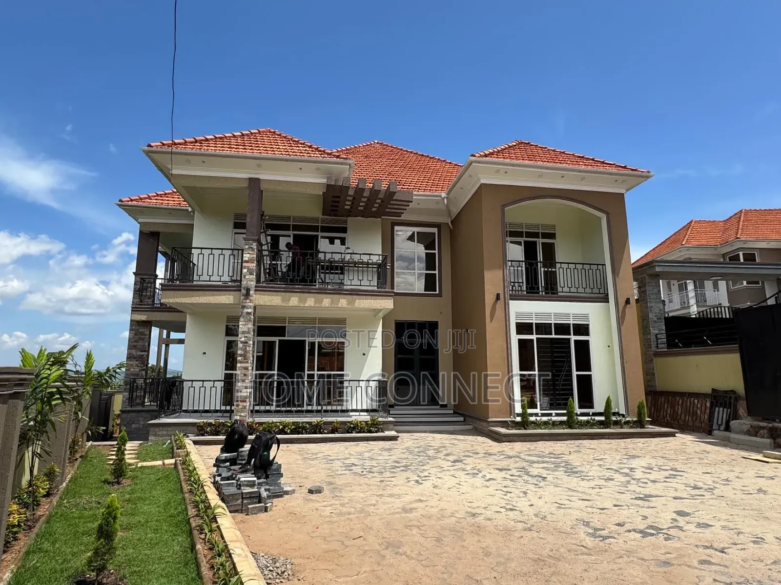 5bdrm Duplex in Kira Mamerito Rd, Central Division for sale in Central Division