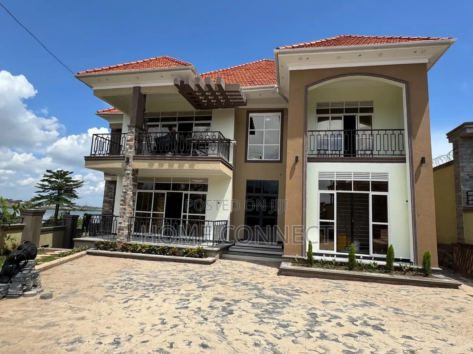 5bdrm Duplex in Kira Mamerito Rd, Central Division for sale in Central Division