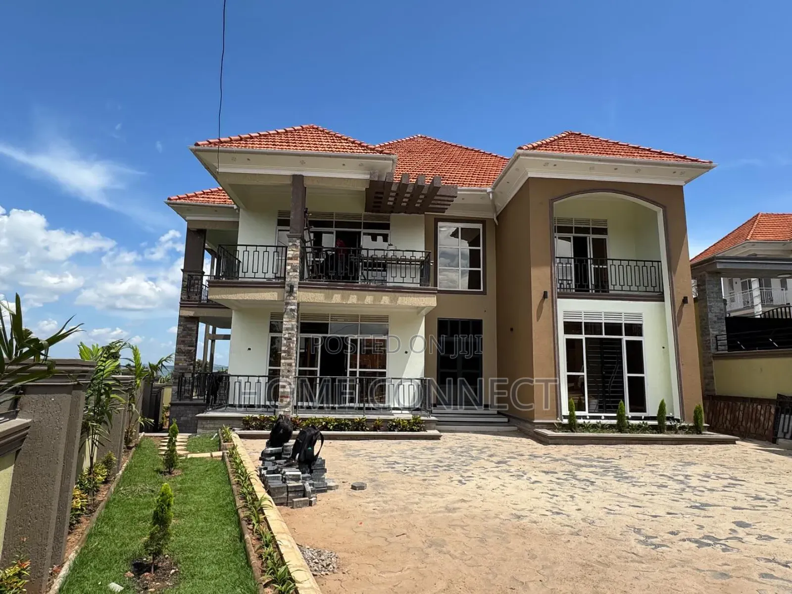 5bdrm Duplex in Kira Mamerito Rd, Central Division for sale in Central Division