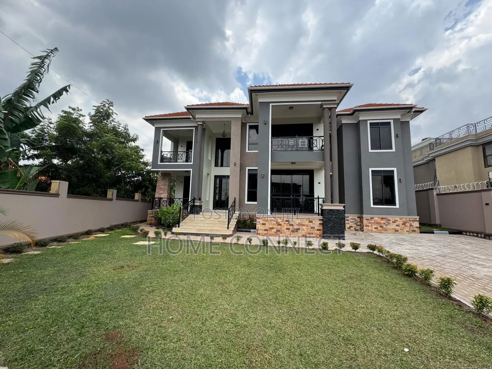5bdrm Duplex in Naalya Estate, Central Division for sale in Central Division