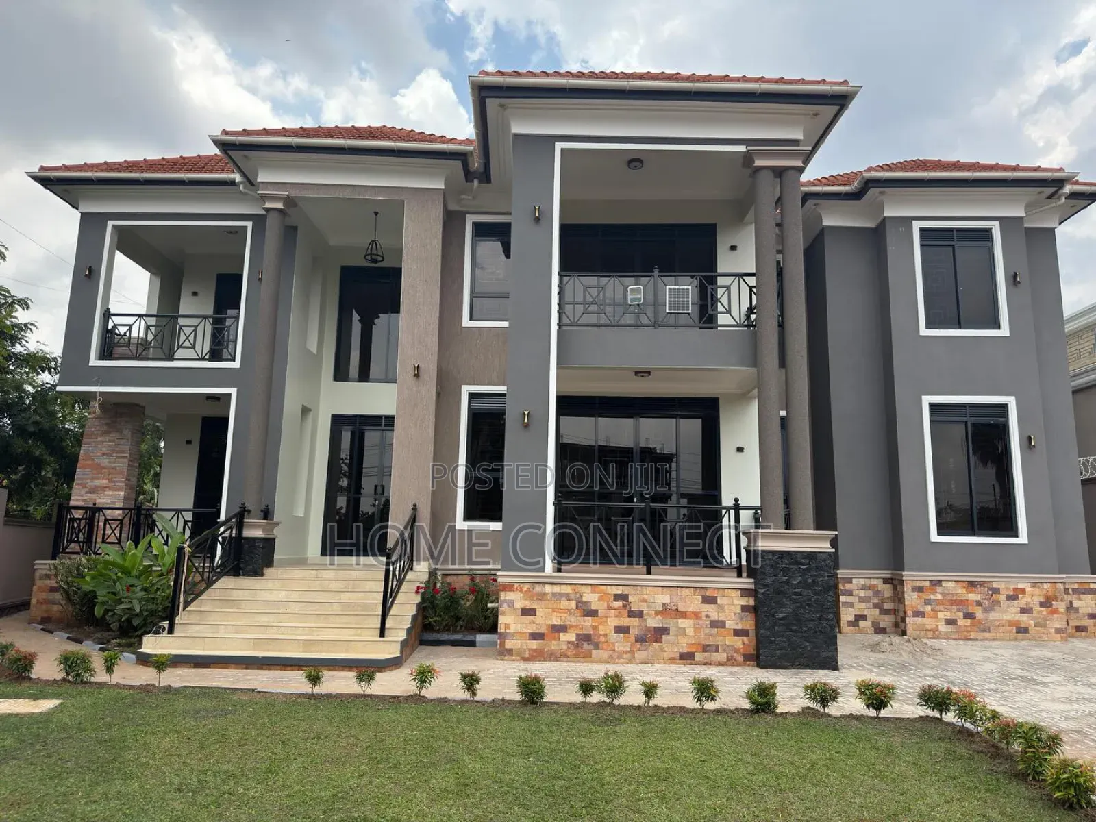 5bdrm Duplex in Naalya Estate, Central Division for sale in Central Division