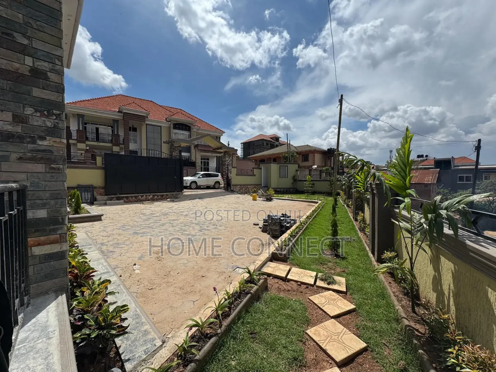 5bdrm Duplex in Naalya Estate, Central Division for sale in Central Division