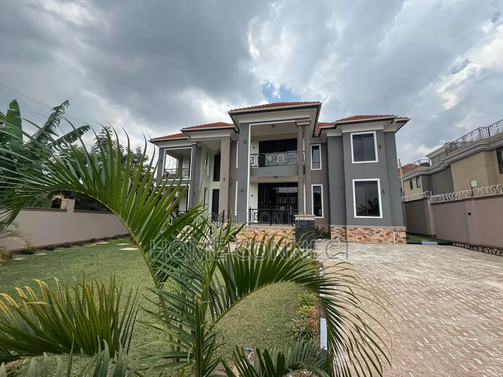 5bdrm Duplex in Naalya Estate, Central Division for sale in Central Division