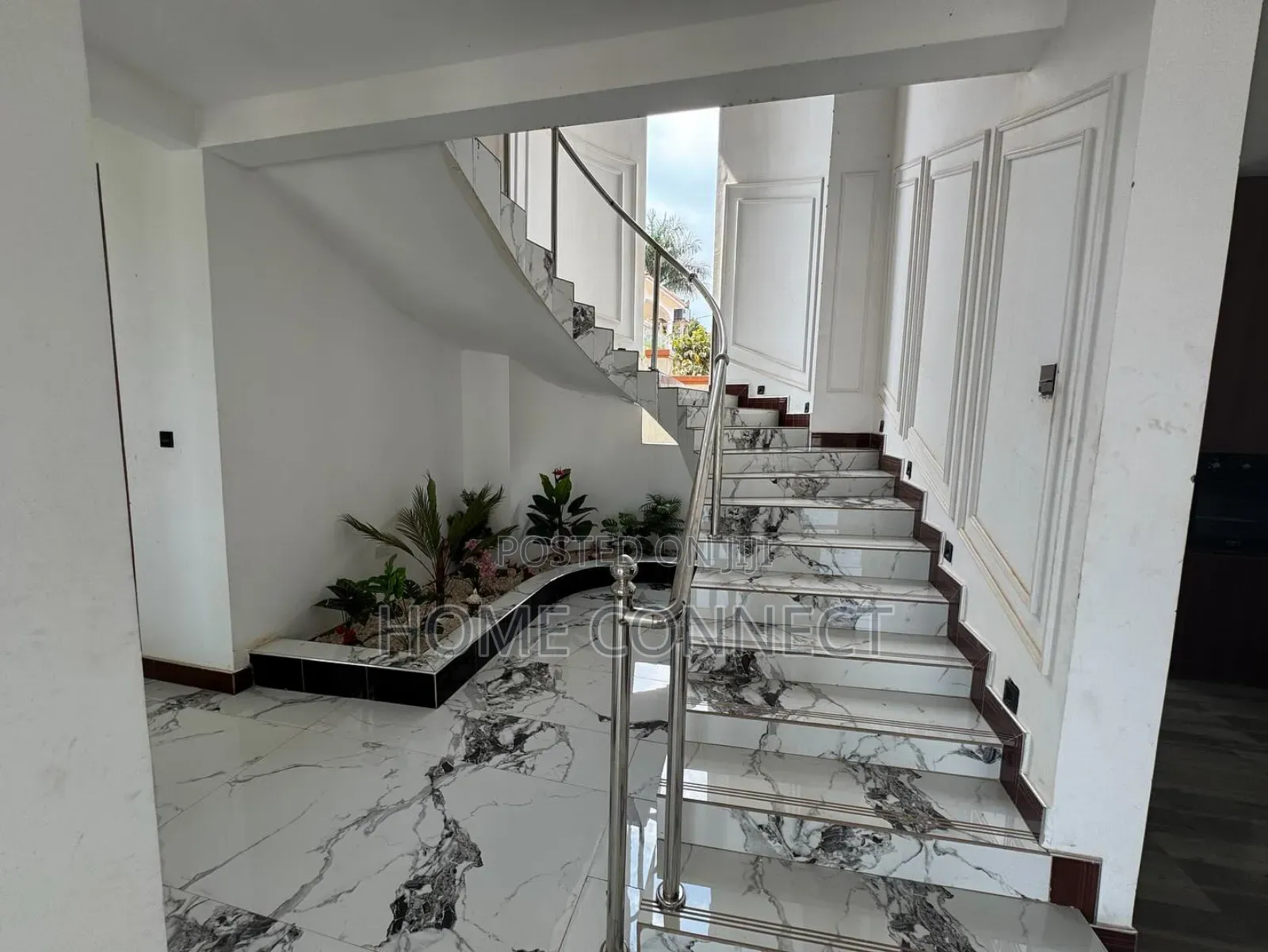 6bdrm Duplex in Munyonyo Charles, Central Division for sale in Central Division