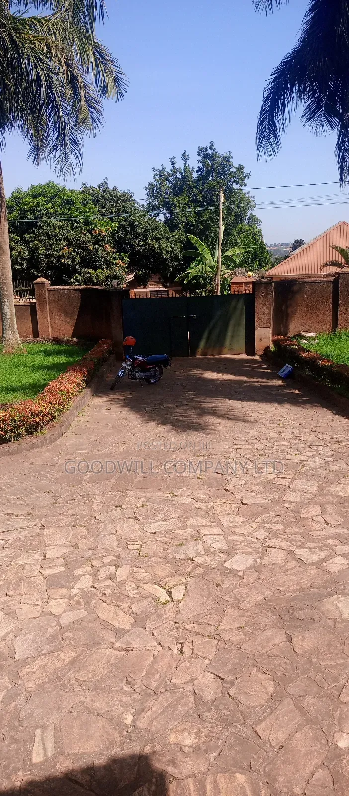 1 Acre of Land in Namugongo (W/T Old Fashioned House 6units Rentals in Central Division