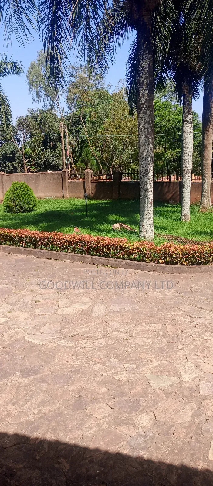 1 Acre of Land in Namugongo (W/T Old Fashioned House 6units Rentals in Central Division