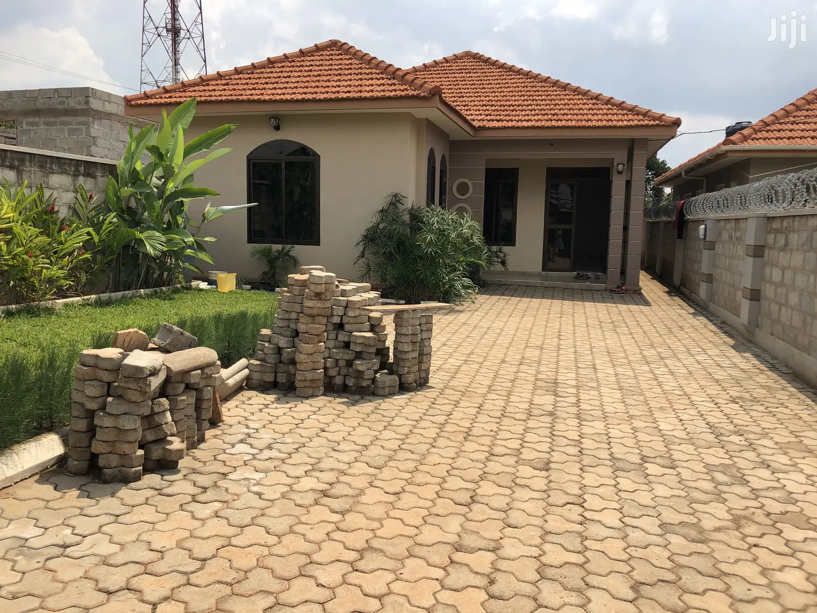 Classic Bungalow in Najjera for Sell in Kampala