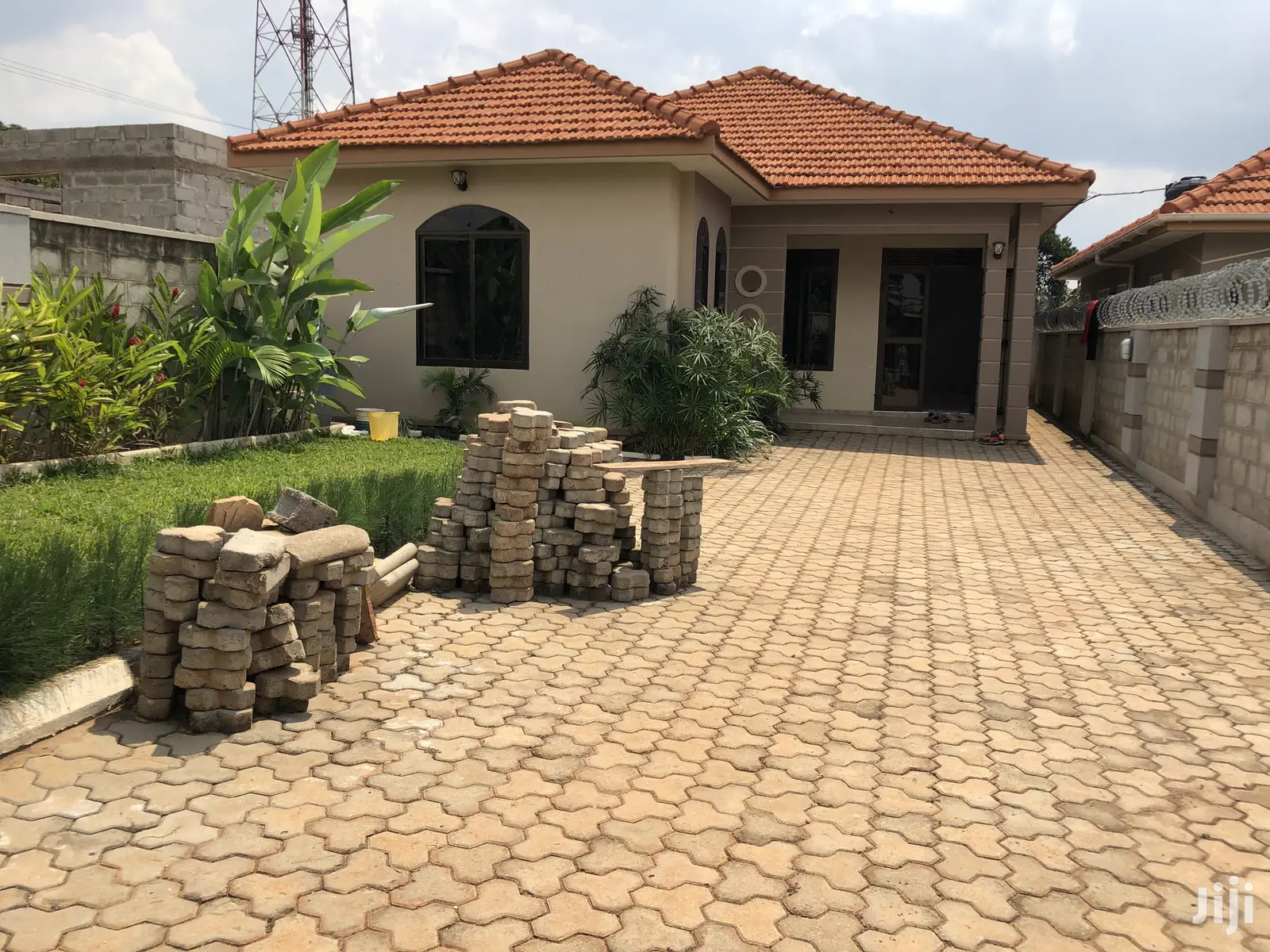 Classic Bungalow in Najjera for Sell in Kampala