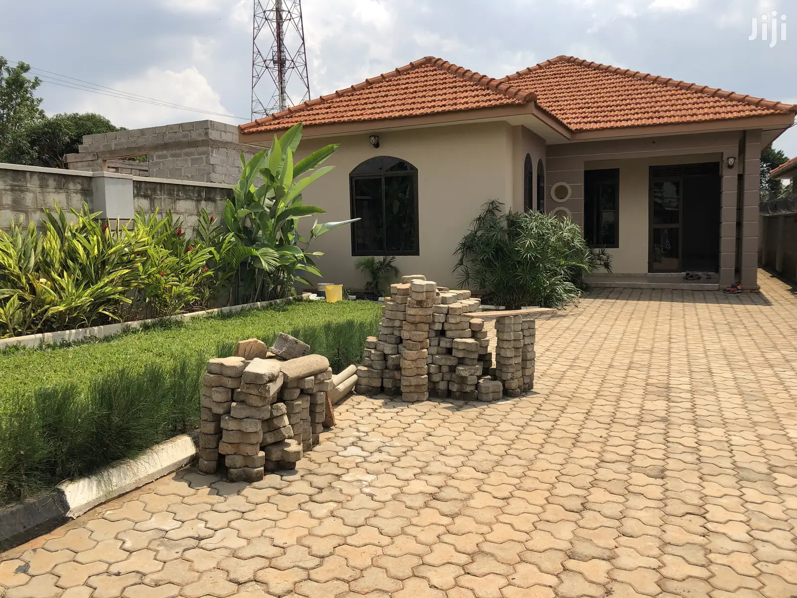 Classic Bungalow in Najjera for Sell in Kampala