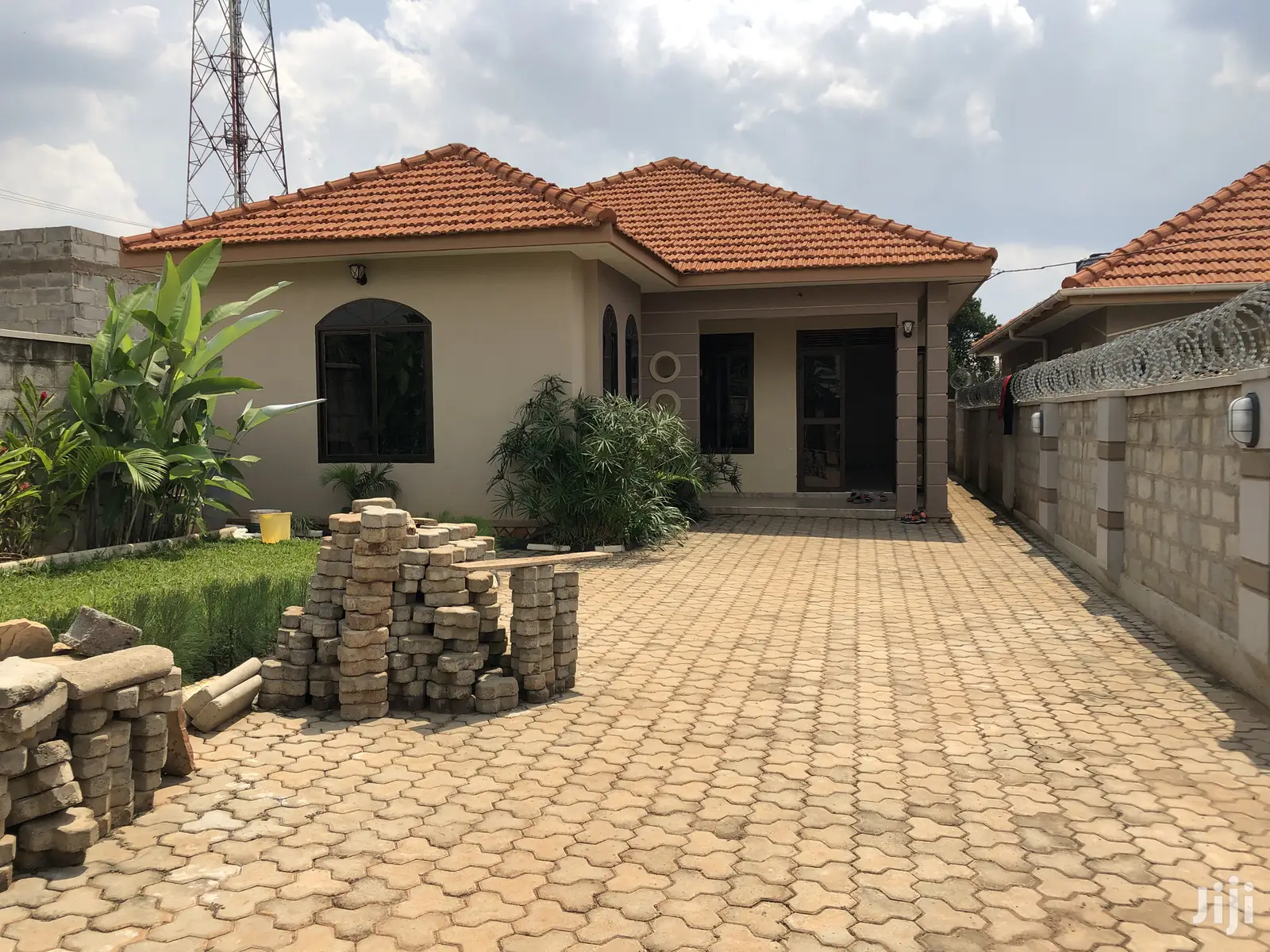 Classic Bungalow in Najjera for Sell in Kampala