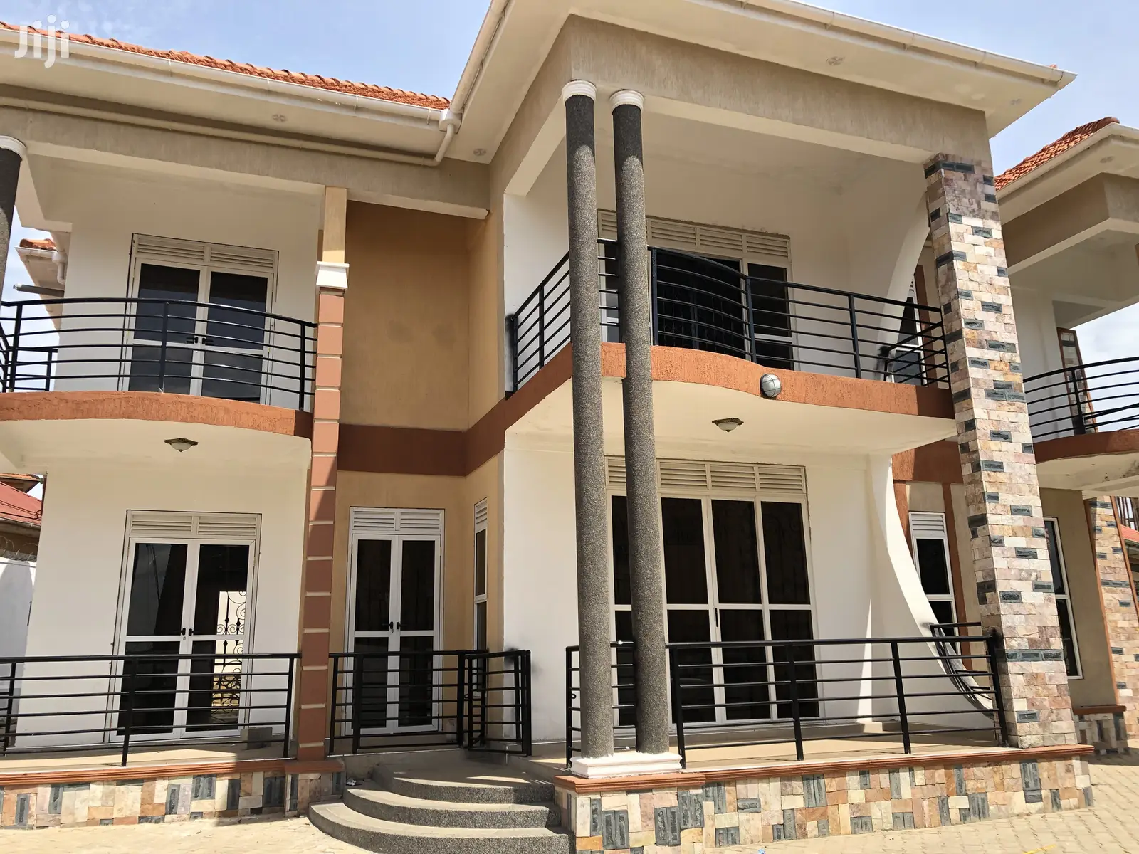 Najjera Very Large Multi Family House on Sell in Kampala