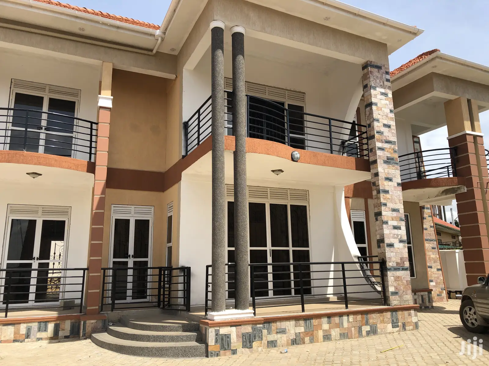 Najjera Very Large Multi Family House on Sell in Kampala