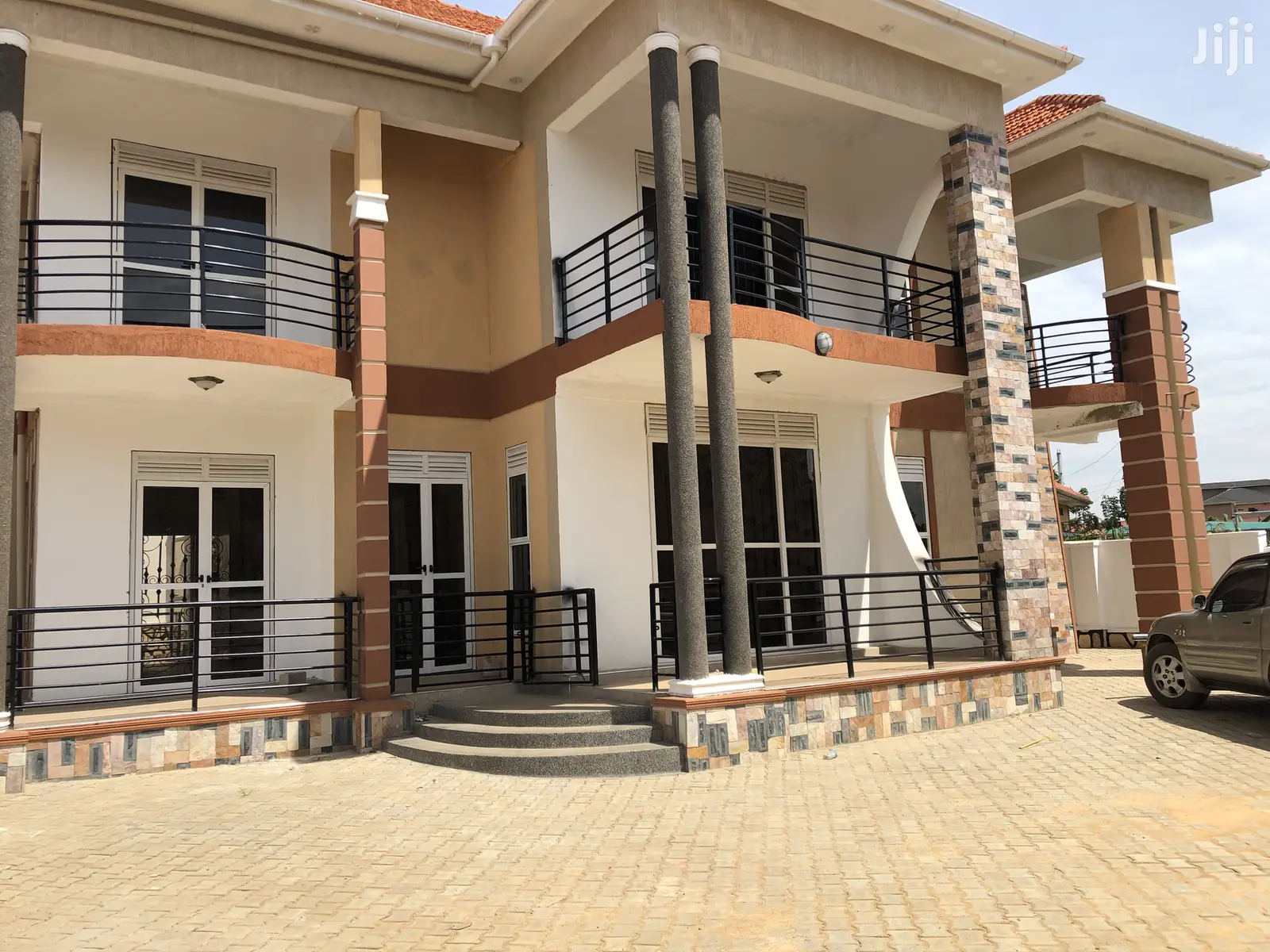 Najjera Very Large Multi Family House on Sell in Kampala