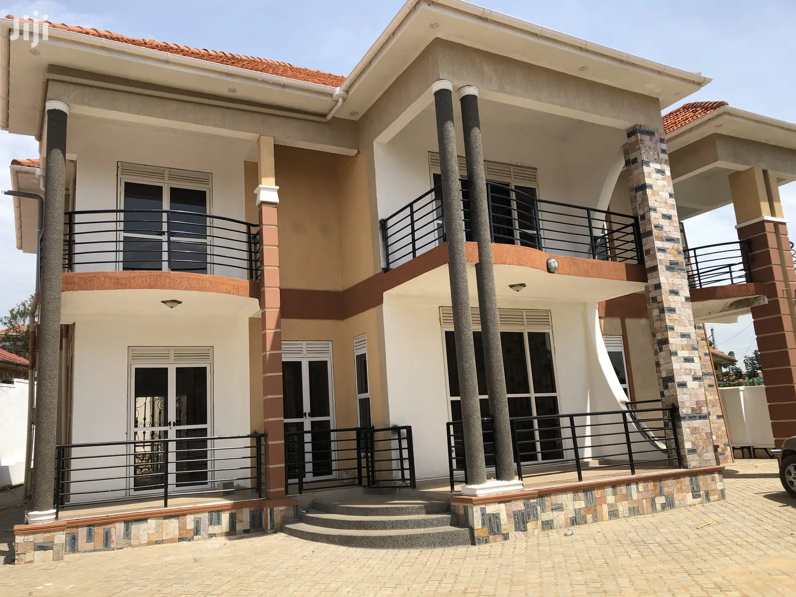 Najjera Very Large Multi Family House on Sell in Kampala