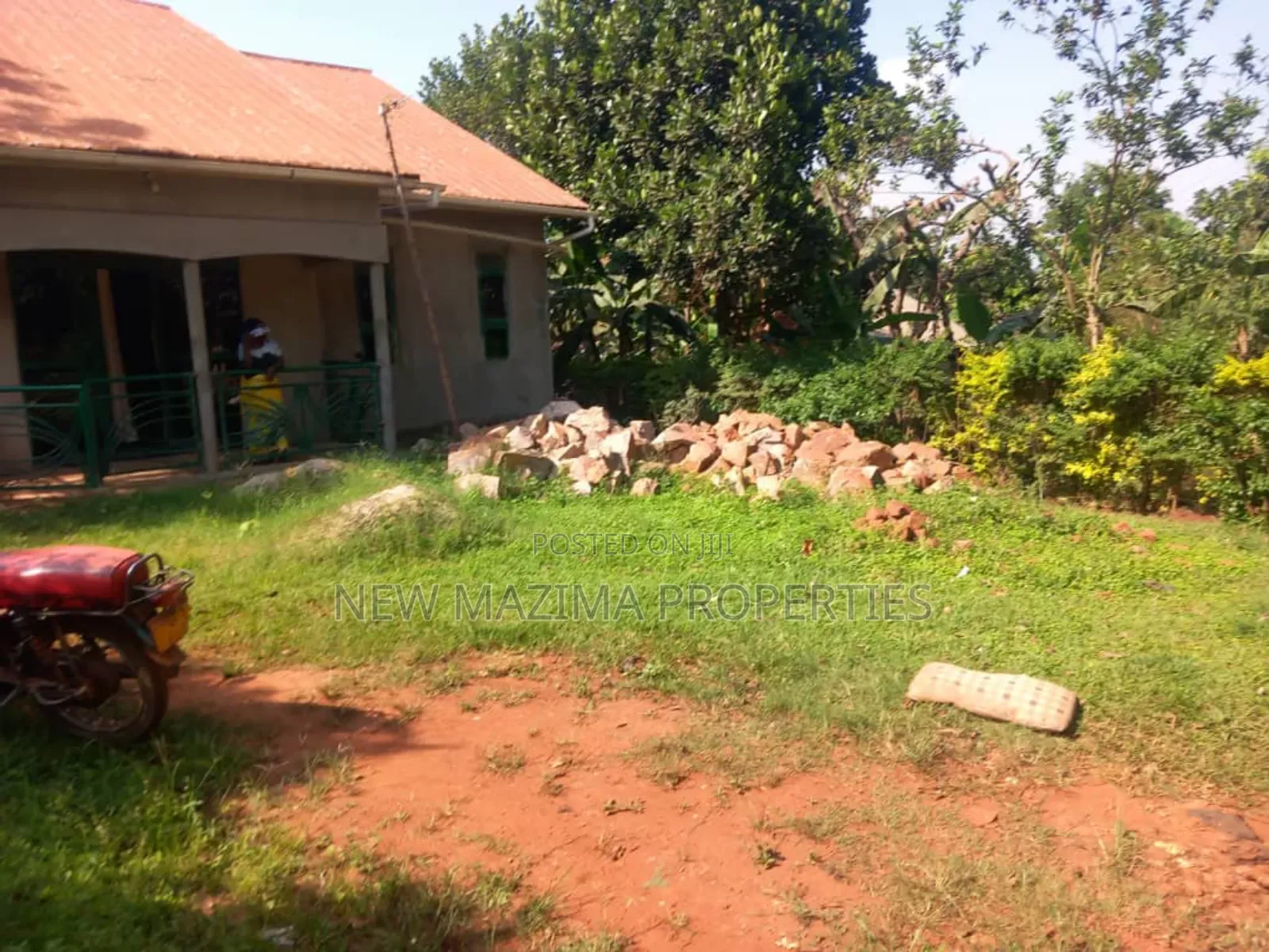 3bdrm Bungalow in Nsangi Maya Town, Central Division for sale in Central Division