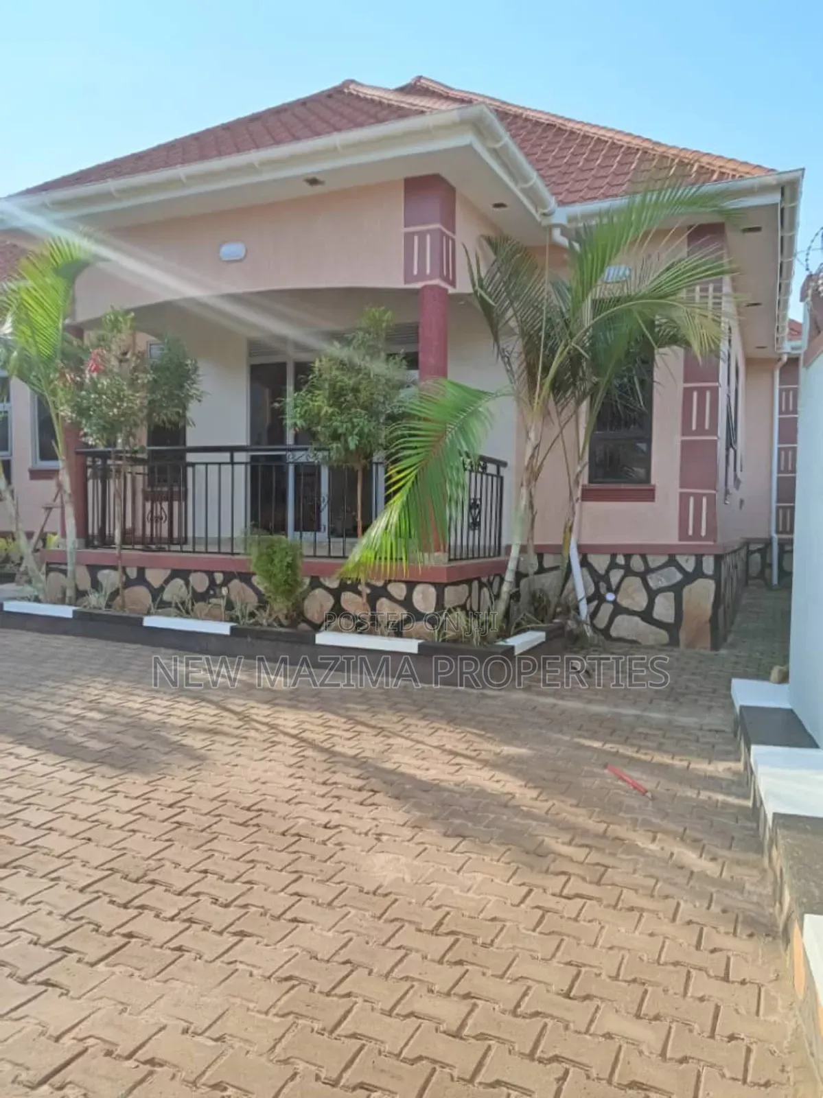 3bdrm Bungalow in Kitende Ntebe Rd, Central Division for sale in Central Division
