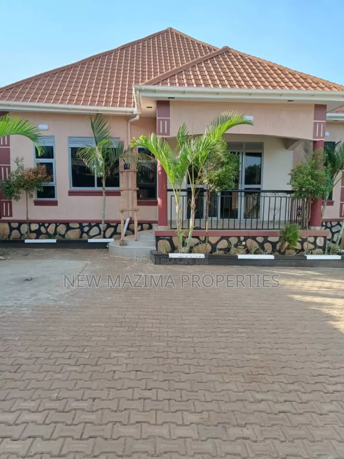 3bdrm Bungalow in Kitende Ntebe Rd, Central Division for sale in Central Division