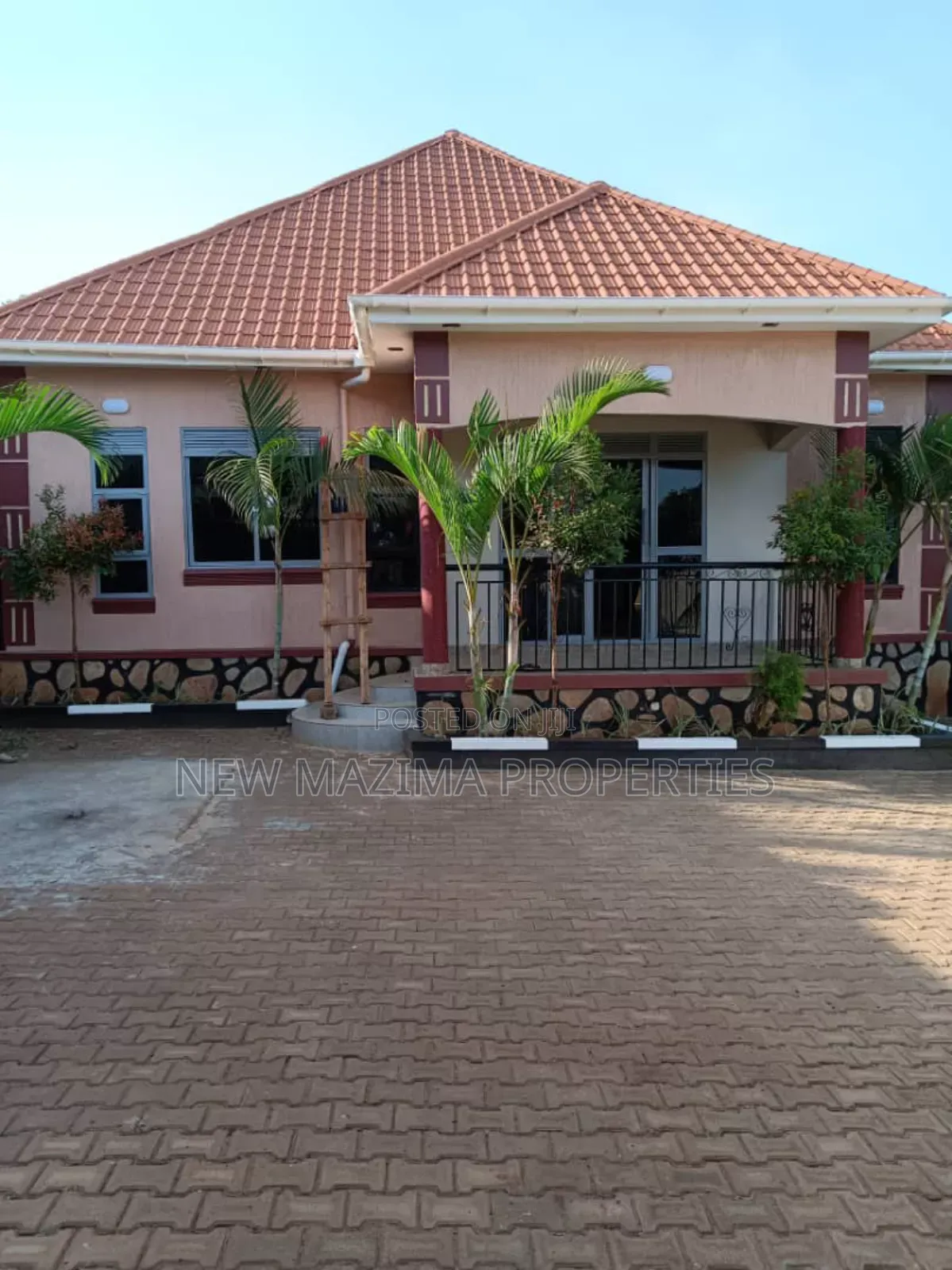 3bdrm Bungalow in Kitende Ntebe Rd, Central Division for sale in Central Division