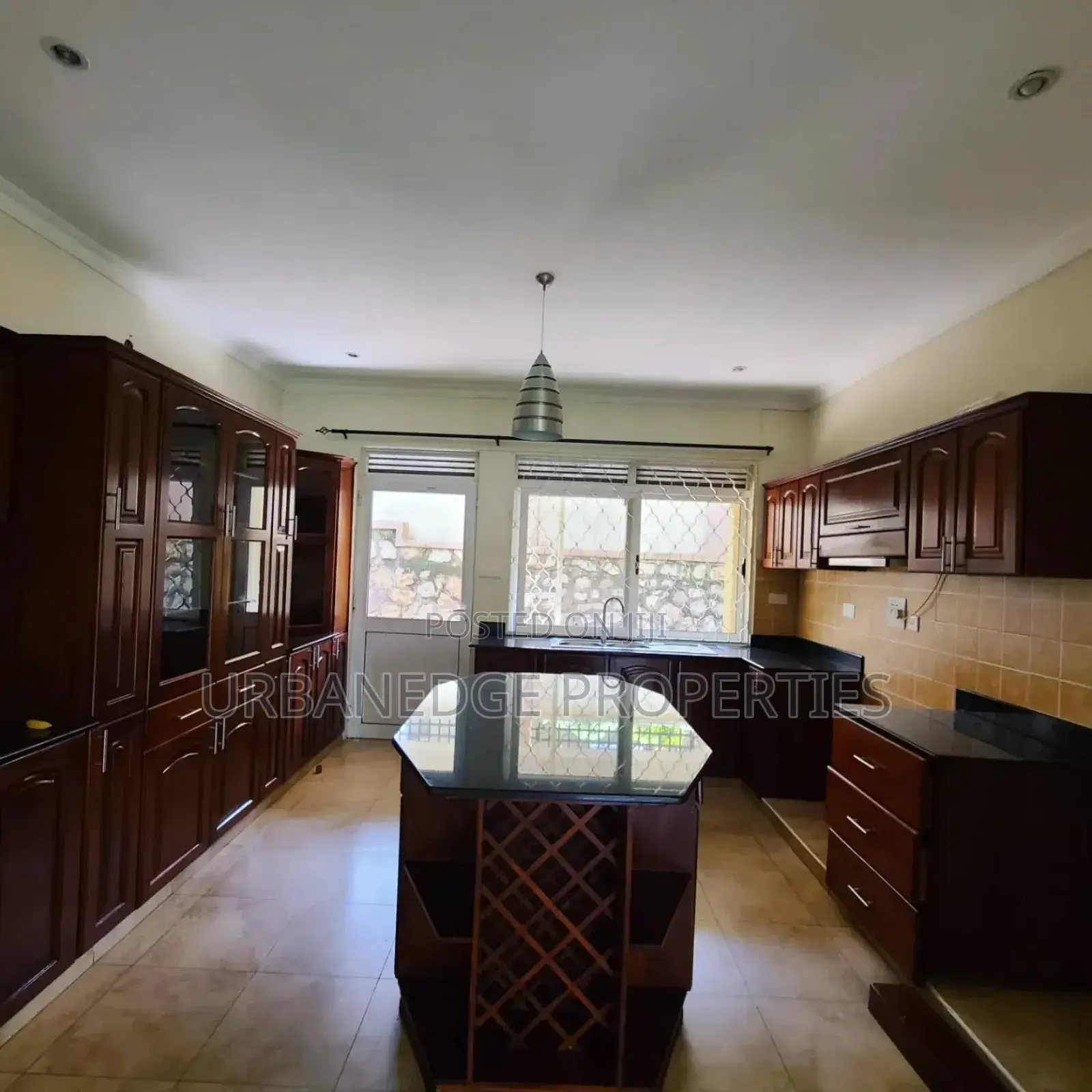 5bdrm Villa in Bugolobi, Central Division for rent in Central Division