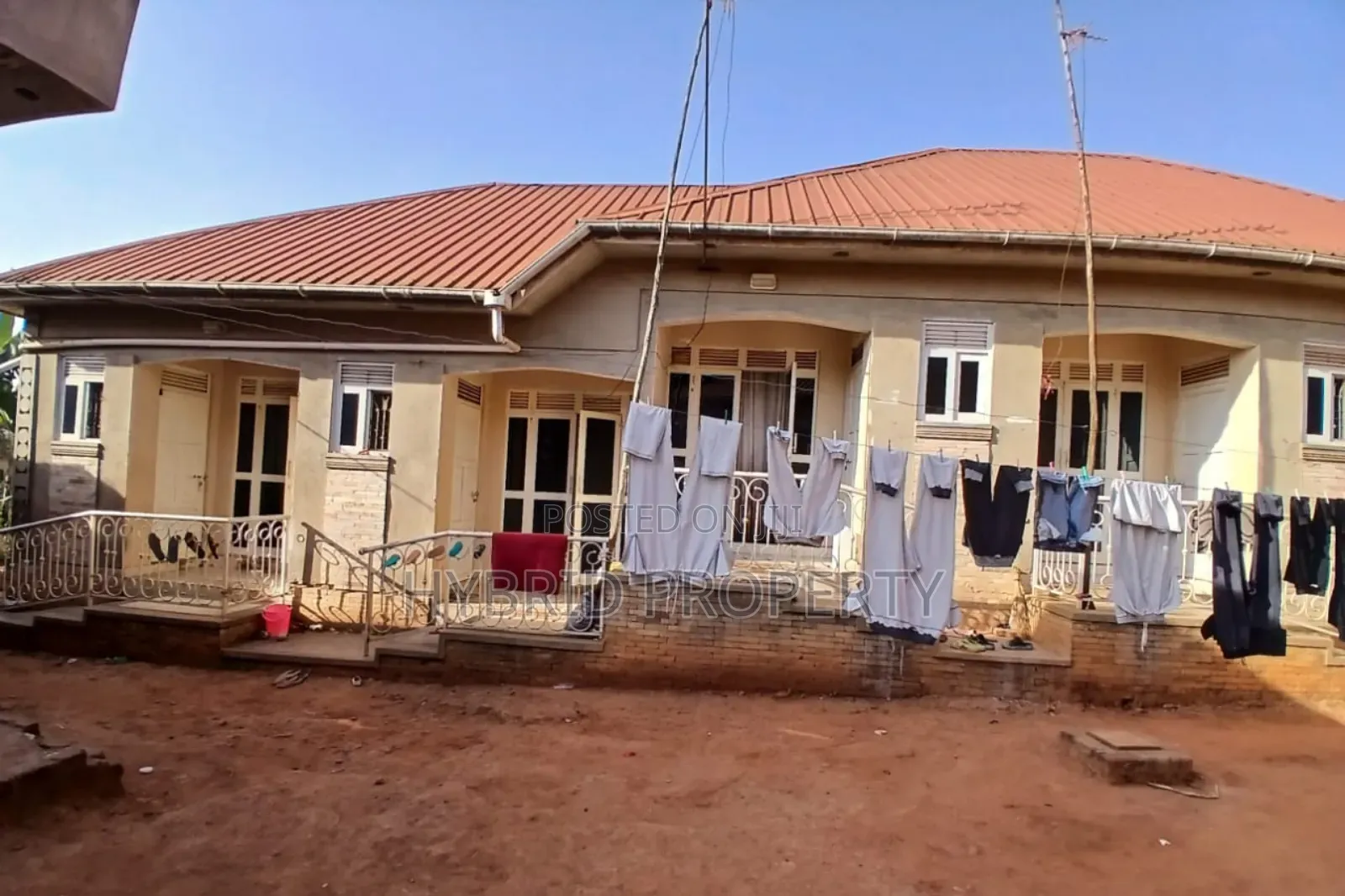 7bdrm Apartment in Sala~Wakiso Along for sale in Wakiso / Wakiso