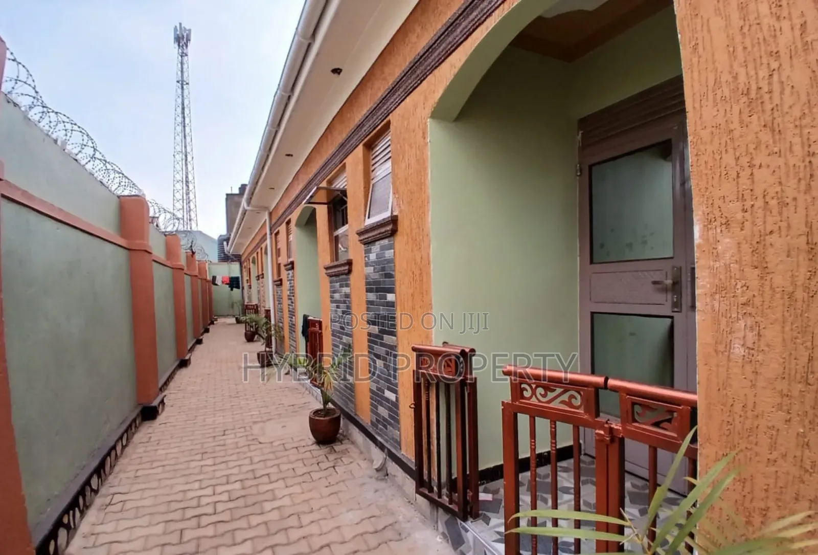 5bdrm Apartment in Nansana Along Hoima for sale in Wakiso / Wakiso