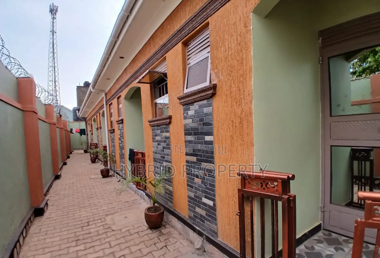 5bdrm Apartment in Nansana Along Hoima for sale in Wakiso / Wakiso
