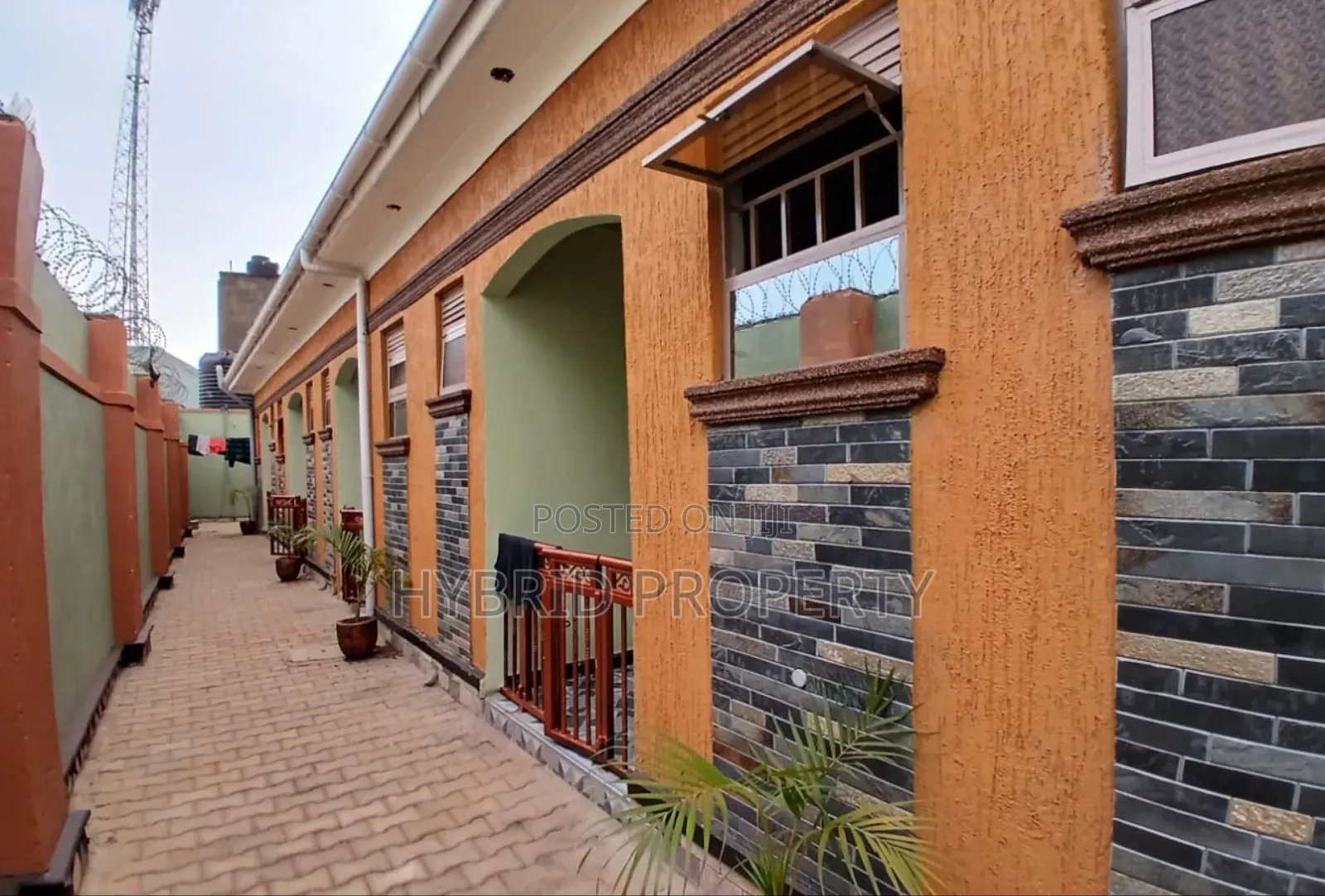 5bdrm Apartment in Nansana Along Hoima for sale in Wakiso / Wakiso