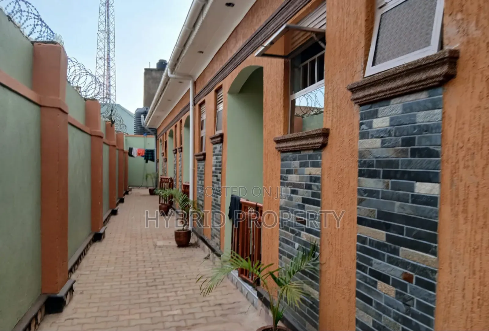 5bdrm Apartment in Nansana Along Hoima for sale in Wakiso / Wakiso