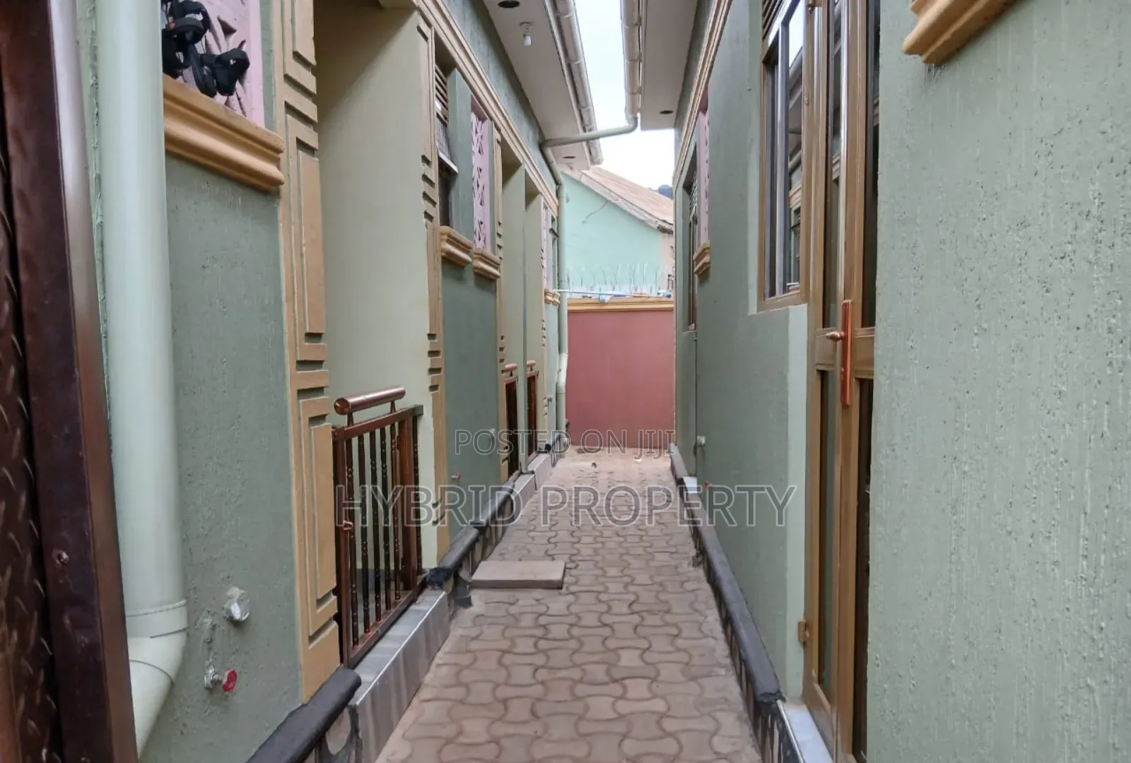 5bdrm Apartment in Nansana Along Hoima for sale in Wakiso / Wakiso
