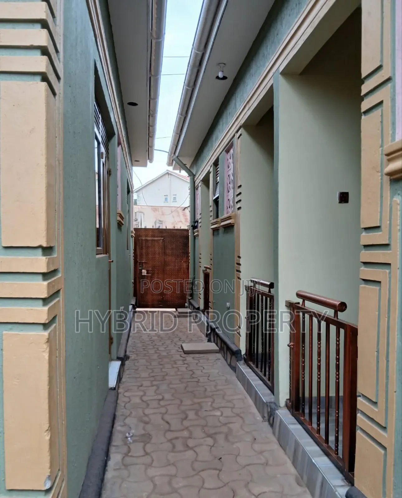 5bdrm Apartment in Nansana Along Hoima for sale in Wakiso / Wakiso