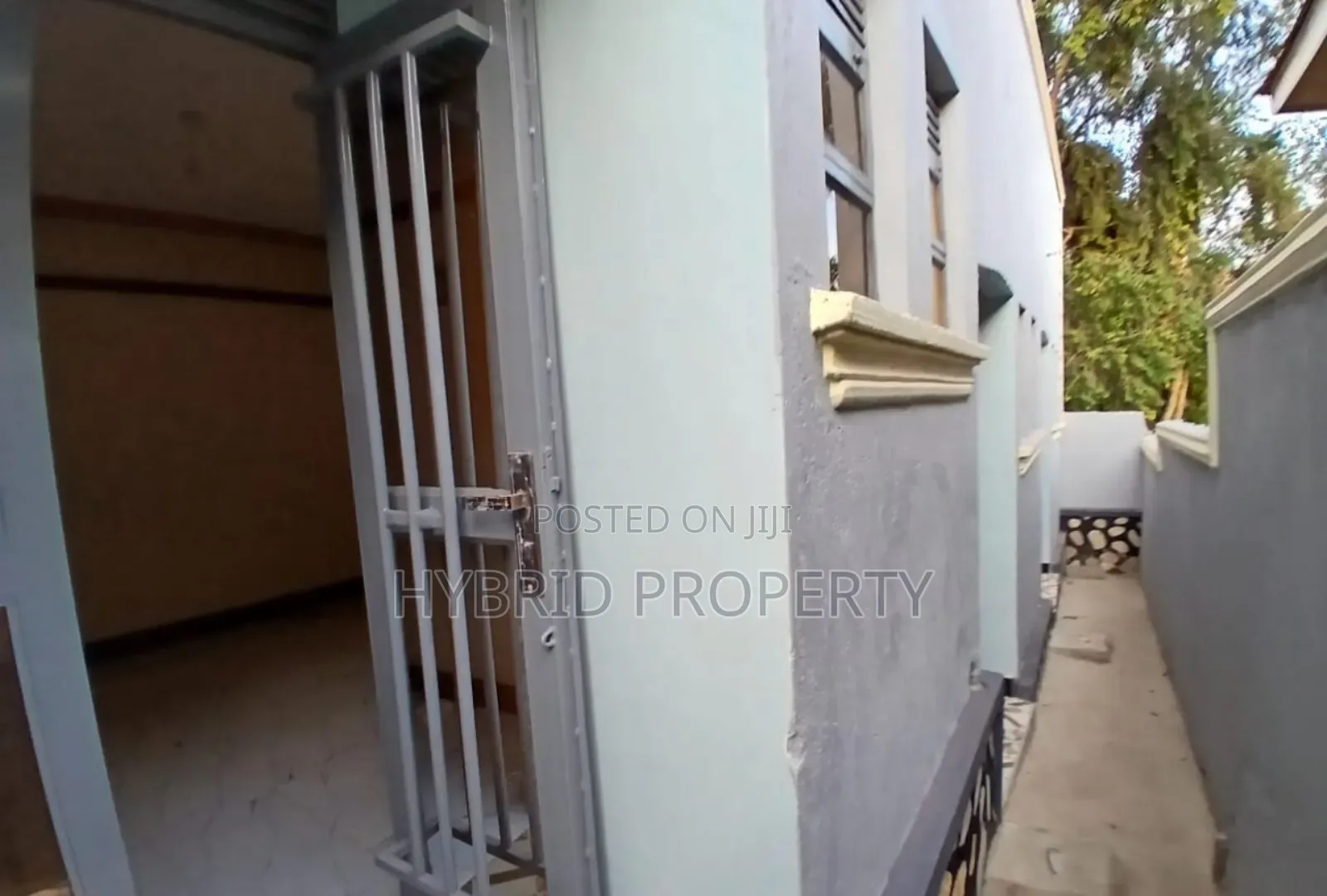 4bdrm Apartment in Nansana Along Hoima for sale in Wakiso / Wakiso