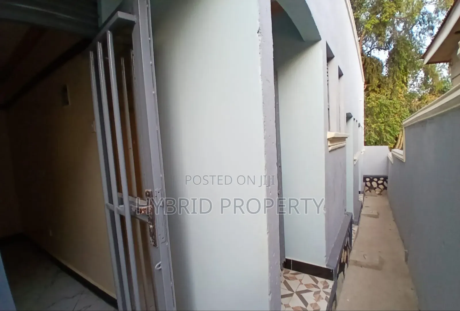 4bdrm Apartment in Nansana Along Hoima for sale in Wakiso / Wakiso
